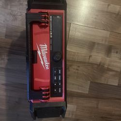 Milwaukee Pack out Radio And Charger