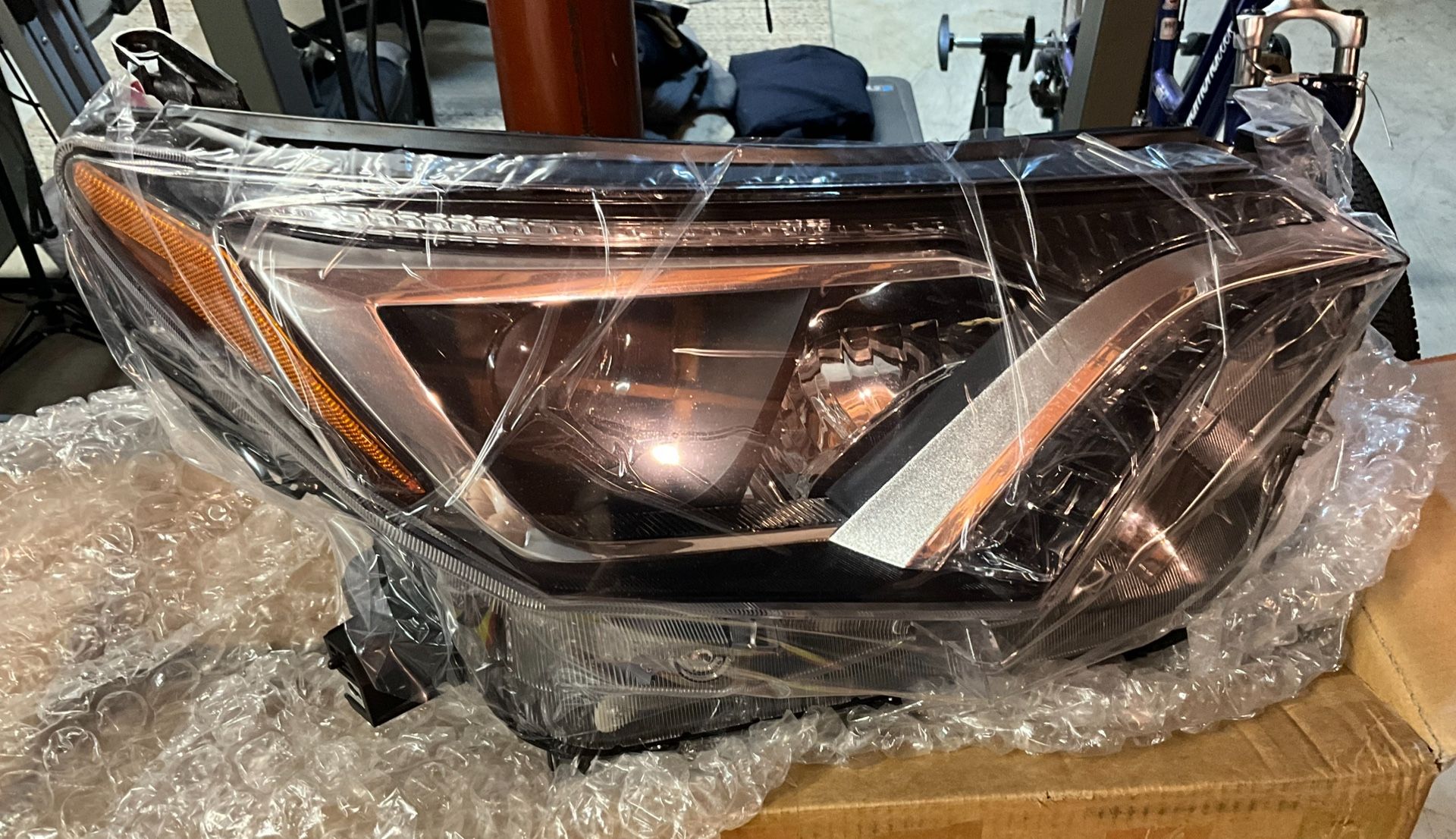 Headlight Headlamp For 2017 Toyota RAV4