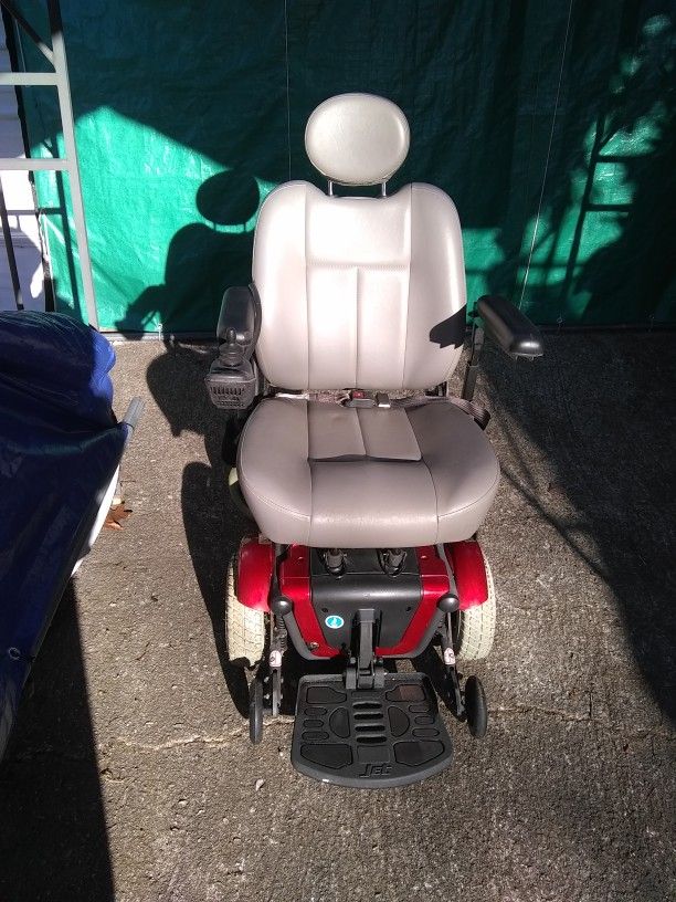 Jet-3 : Power Electric ⚡ Wheel Chair 💺 With 2 Brand New High End Batteries Replaced On December 1st.