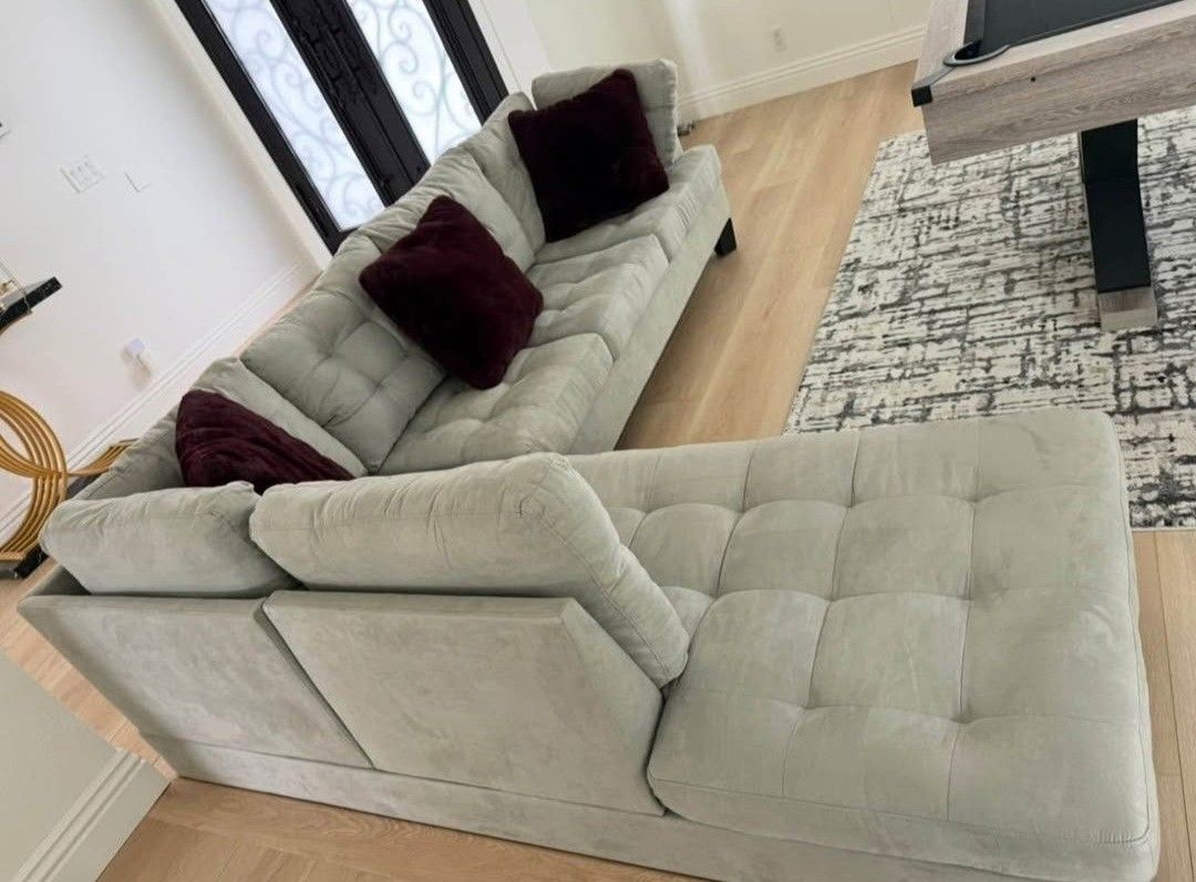 Light Gray SECTIONAL Sofa Luke New Conditions Super Comfortable I'm Moving Soon Can't Take It/ Sofa Seminuevo