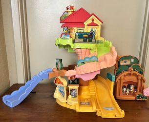 VTech Bluey Road Trip Vehicle Playset