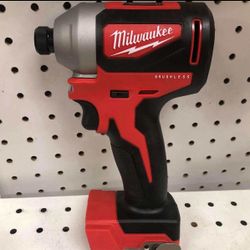 Milwaukee New 1/4" Impact 18M Brushless ( Nuevo)