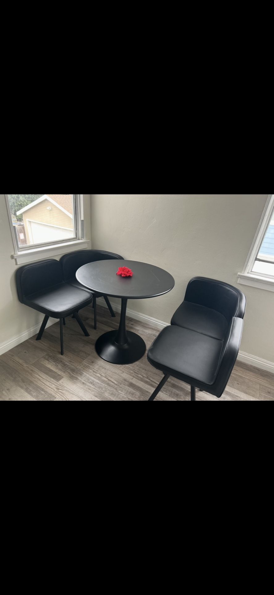 Small Black table W chairs