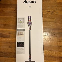 Dyson V8