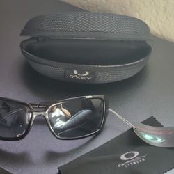 Okely Sunglasses New With Tag And Cloth 