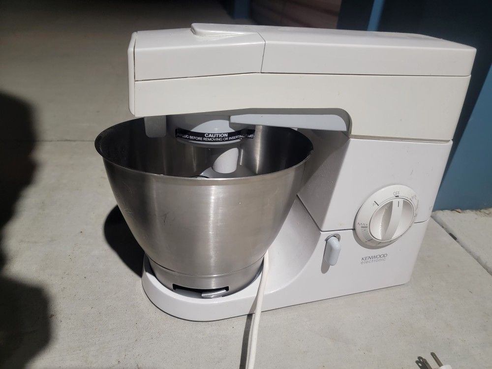 KENWOOD CHEF EXCEL MIXER MODEL KM210 DOUGH HOOK, WHISK WIRE AND BOWL