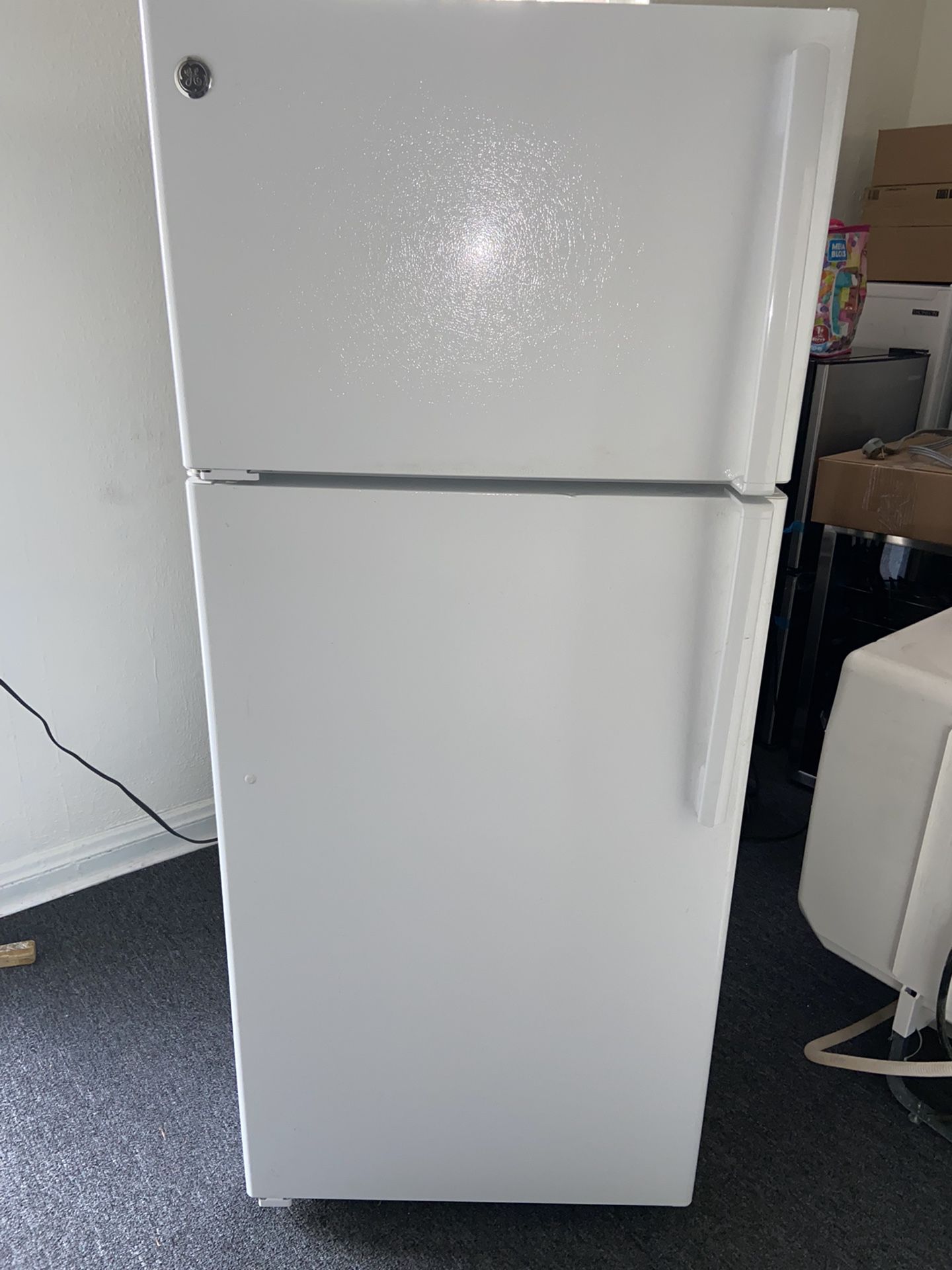 GE Refrigerator  Gently Used Like New Free Delivery 