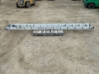 2016 24' EXTENSION LADDER --(LOCATED IN MADERA, CA)--