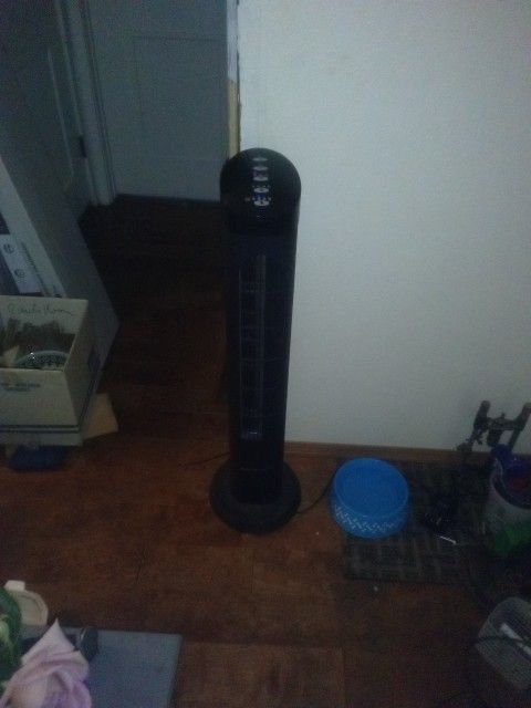 Tower Fan With Wireless Remote Control 40" Tall Oscillating Or Still Mode, Mutli Speeds and Timer
