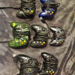 7 Original XBOX Controllers And Memory Catd