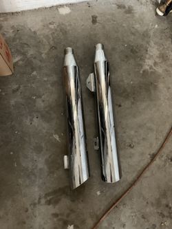 Harley Davidson muffler set (upper and lower) for fat bob Harley