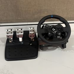 G923 racing wheel and pedals for PlayStation and PC