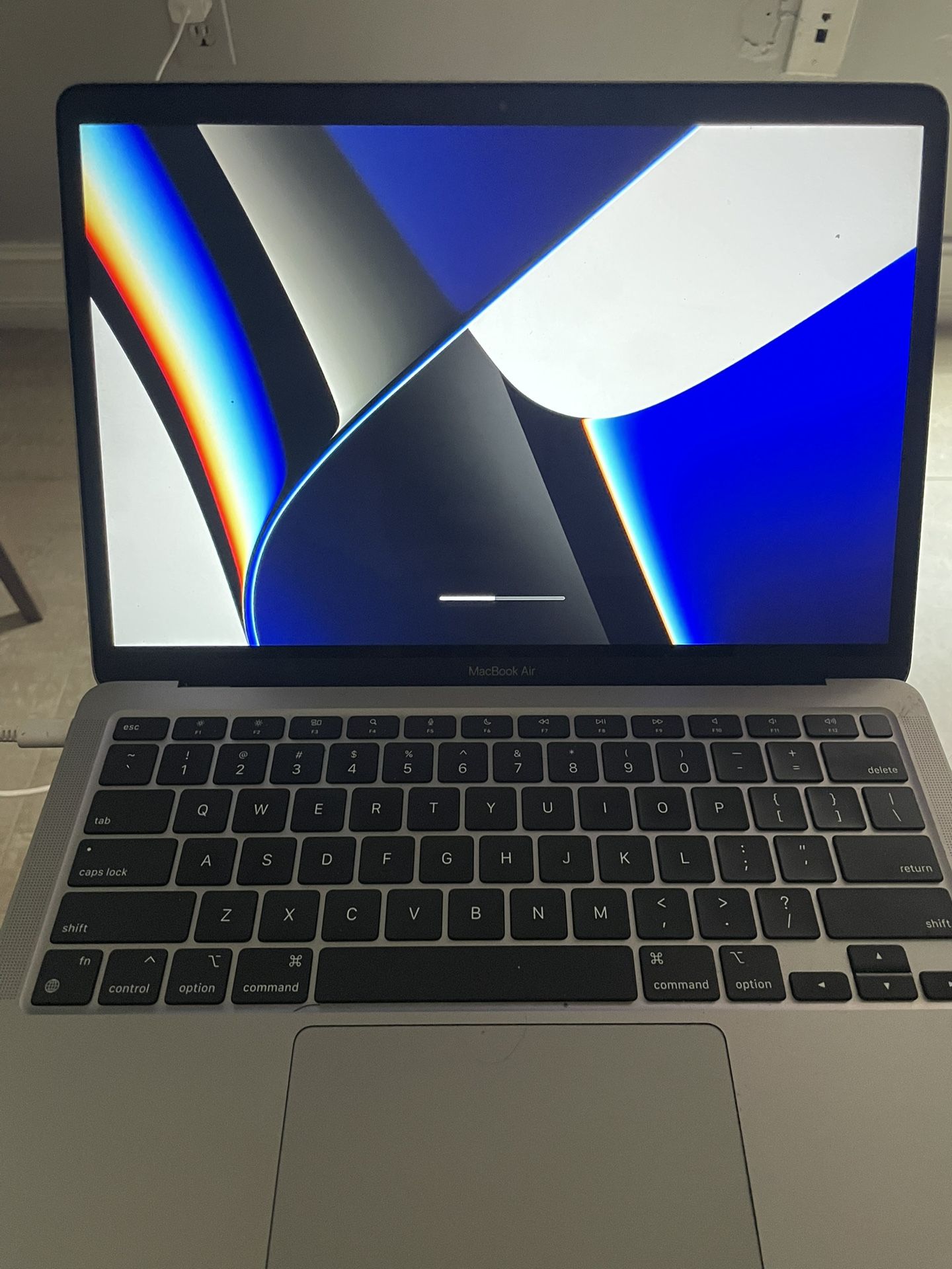 MACBOOK AIR