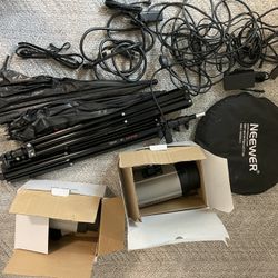 Neewer Studio flash Lights, stands, and reflectors 