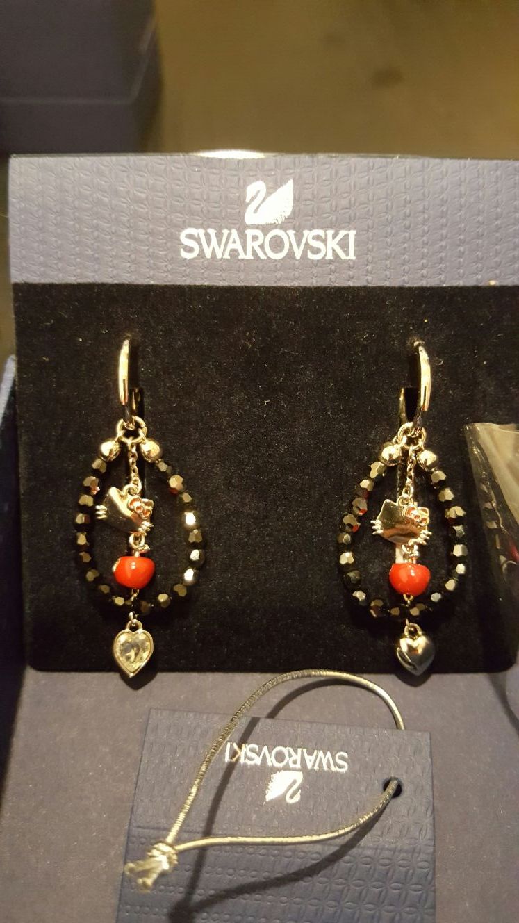 Swarovski earring special version Hello Kitty