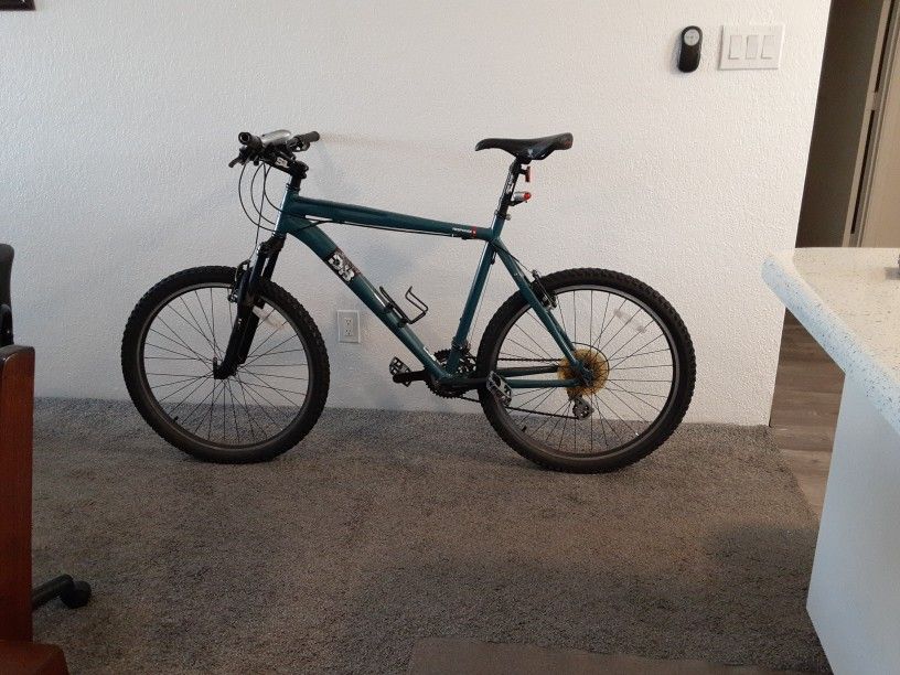 24 Speed Diamondback Response Mountain Bike