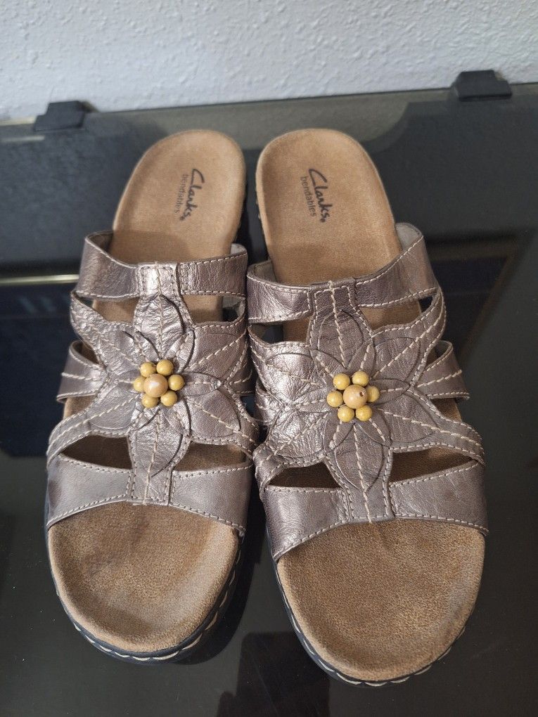 Gently Used Clarks Lexi-Myrtle Sandals In Size 12 Narrow