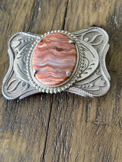Vintage Western-style buckle with a silvertone metal base & agate center stone