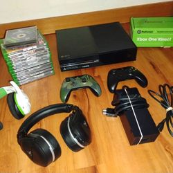 Xbox One With Accessories 