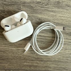 Gently Used AirPods Pro A2084