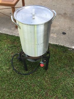New turkey fryer pot on a single eye propane stove