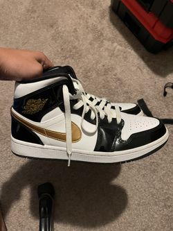 Jordan 1 Mid SE Patent “Black and Gold”