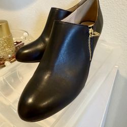 Women’s black leather shoes