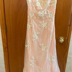 Vestido Size 10  $30.00 Nesesita Arreglasse De Abajo 