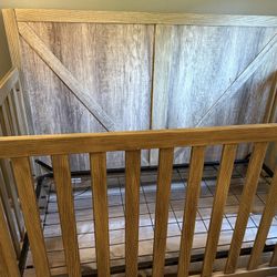Full-Size Wooden Baby Crib – Great Condition