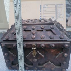 Vintage-style decorative wooden treasure chest