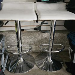 2 Bar Stools