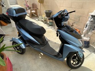 Electric 3 wheel scooter