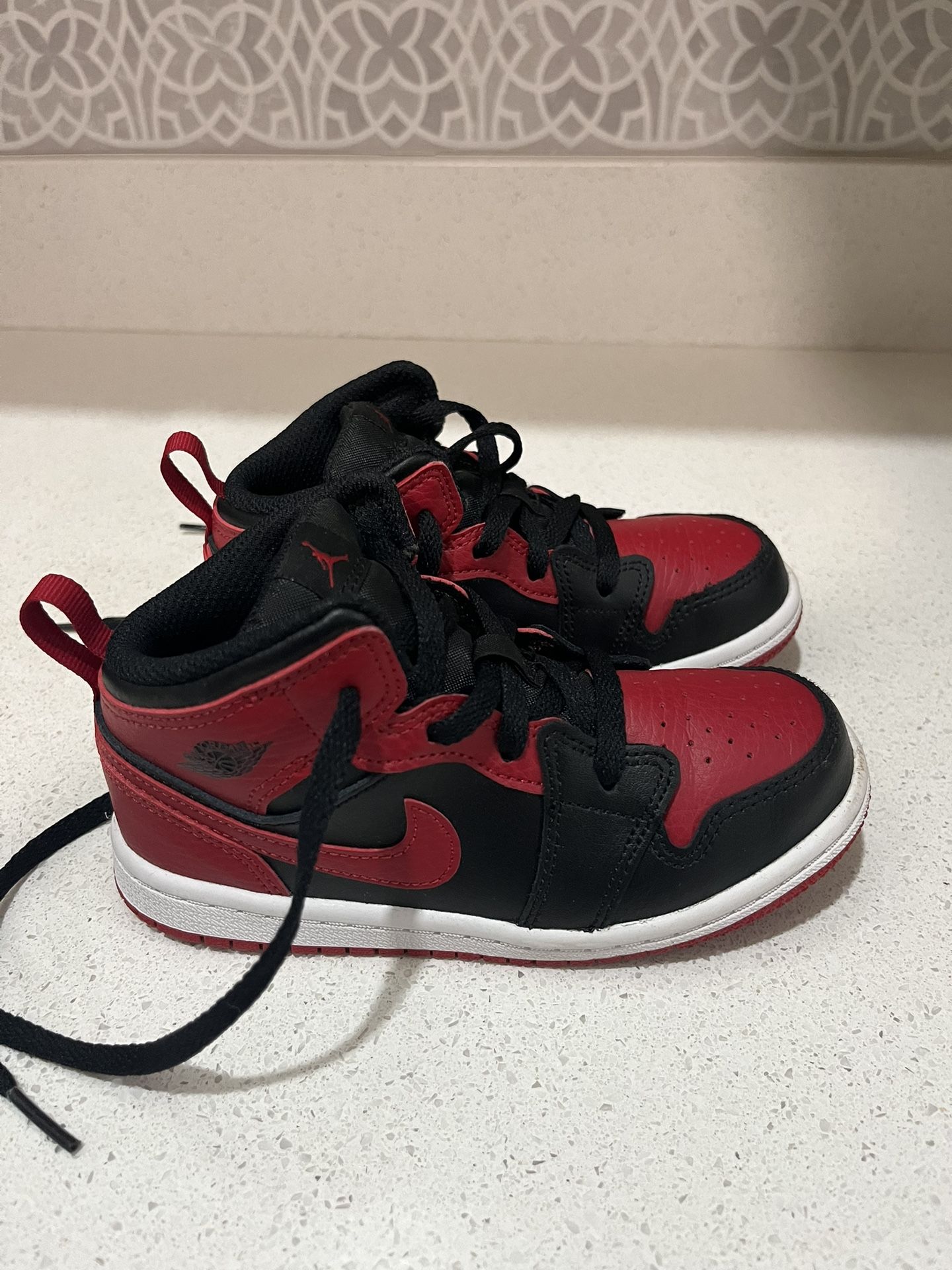 Toddlers Jordan 1 Mid (SIZE 10c)