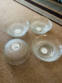 Set of 4 glass bowls