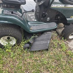 Craftman Ride On Lawn Mower.