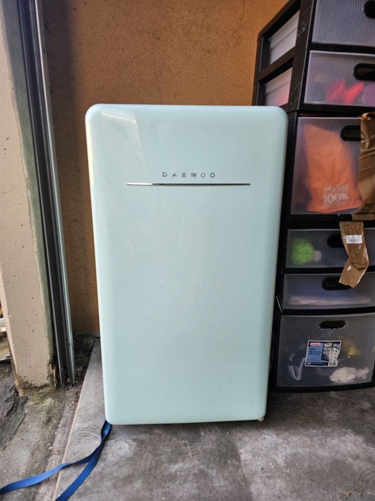 Daewoo Mini Fridge