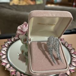 “Gorgeous “ Diamond Crystal Stone Angel Wings Brooch/Pin 
