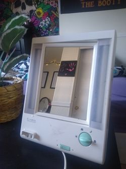 Clairol True To Light Mirror 