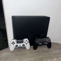 PlayStation 4 (2 controllers)