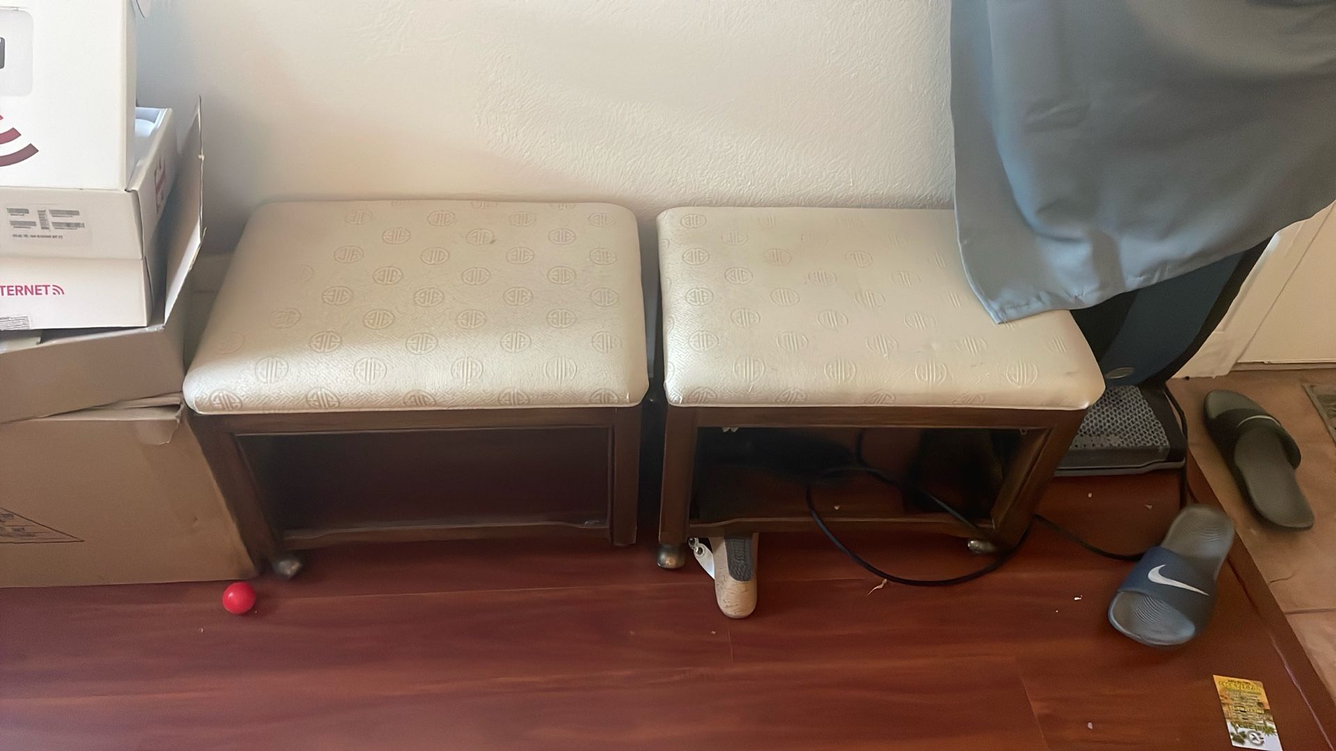 Wheels Foot Stools