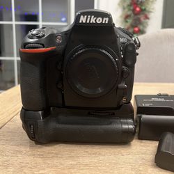 Nikon D810 with battery grip, 2 batteries