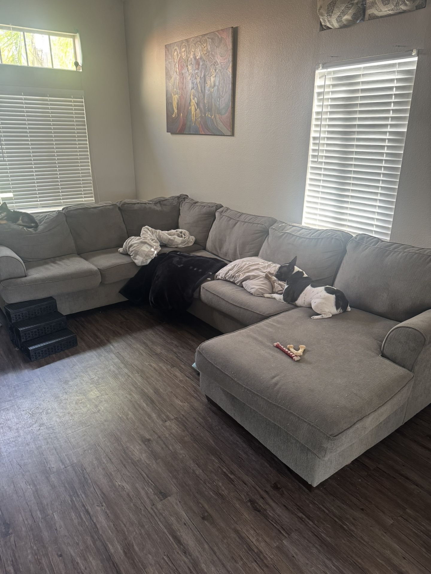 Free Sofa 4 Pieces