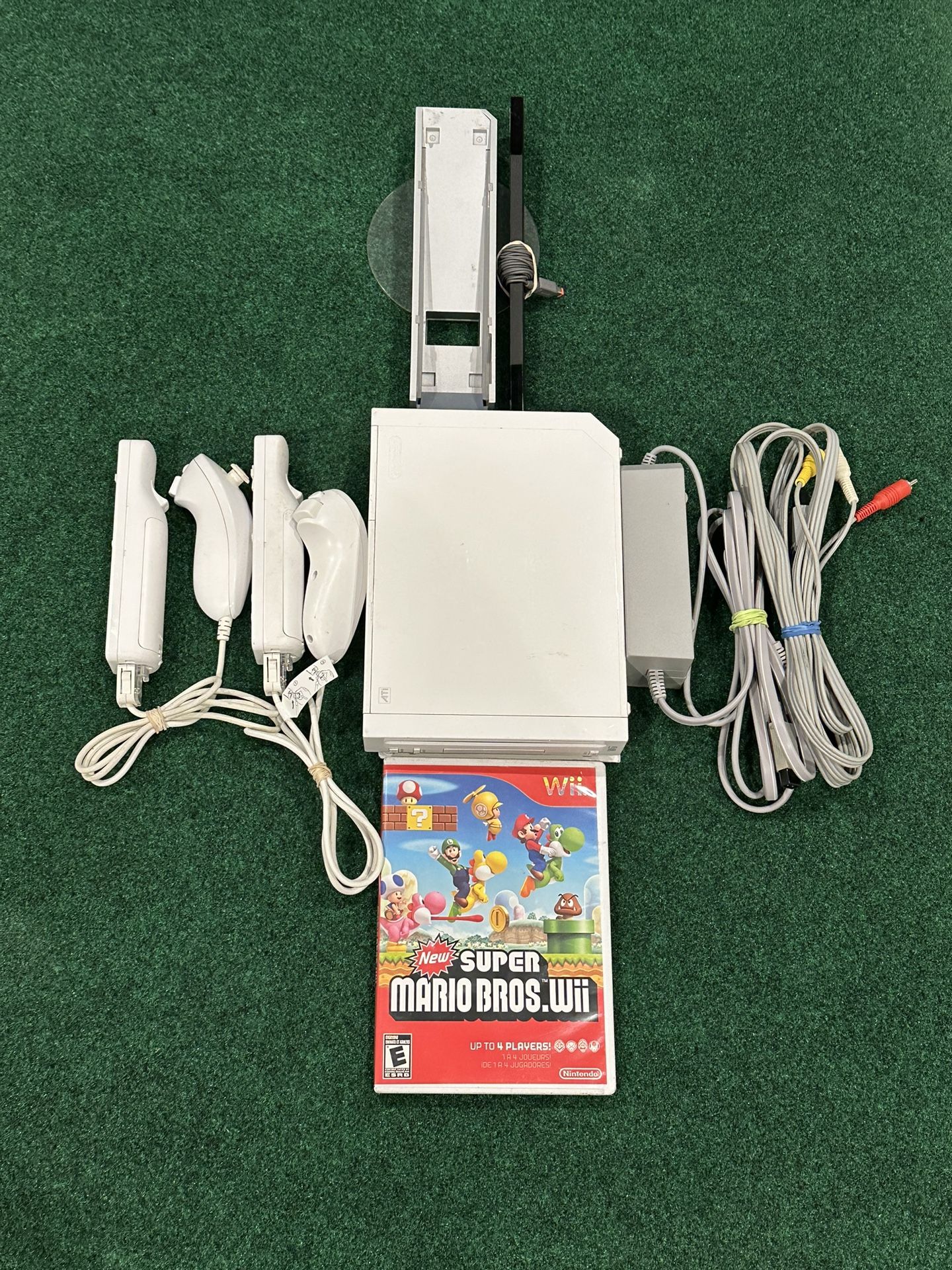 Nintendo Wii White Console + Super Mario Wii Game + 2 Remotes + 2 Nunchuck