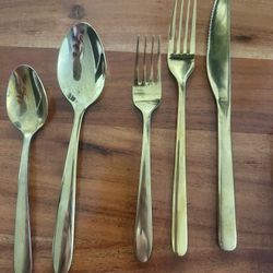 Gold Flatware Set – Modern Minimalist