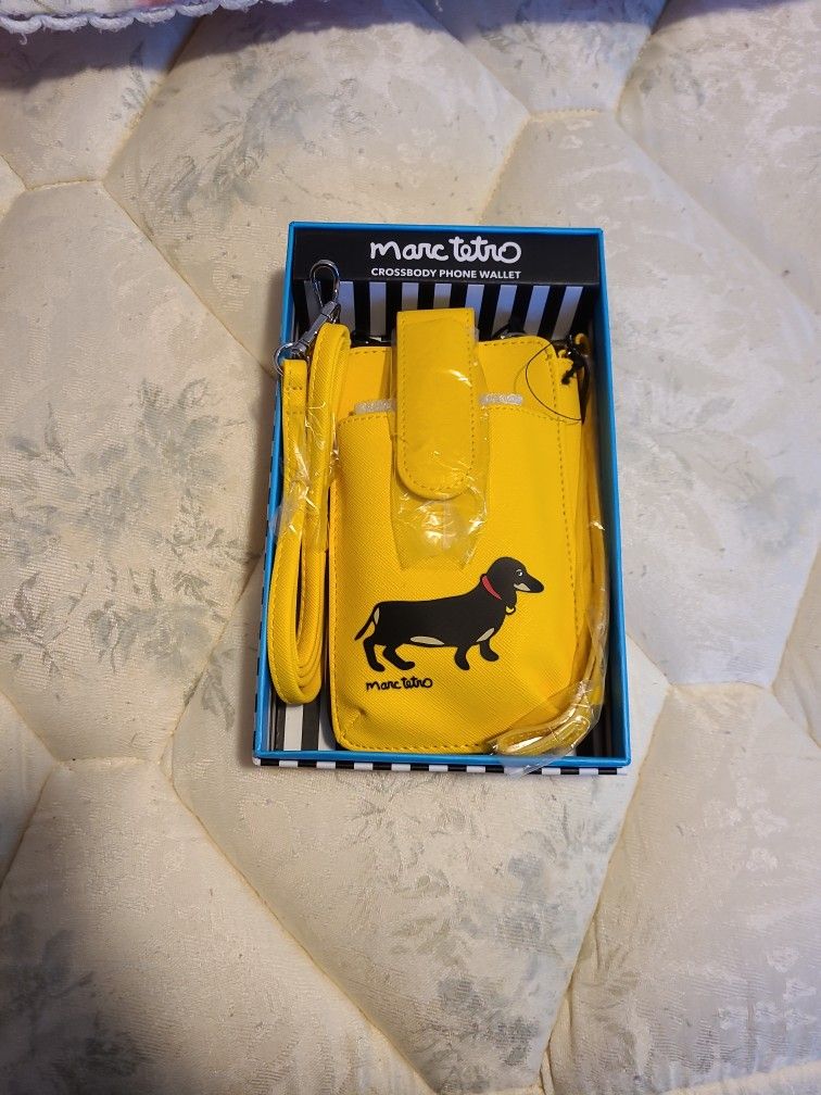 CROSSBODY PHONE WALLET (BRAND NEW)