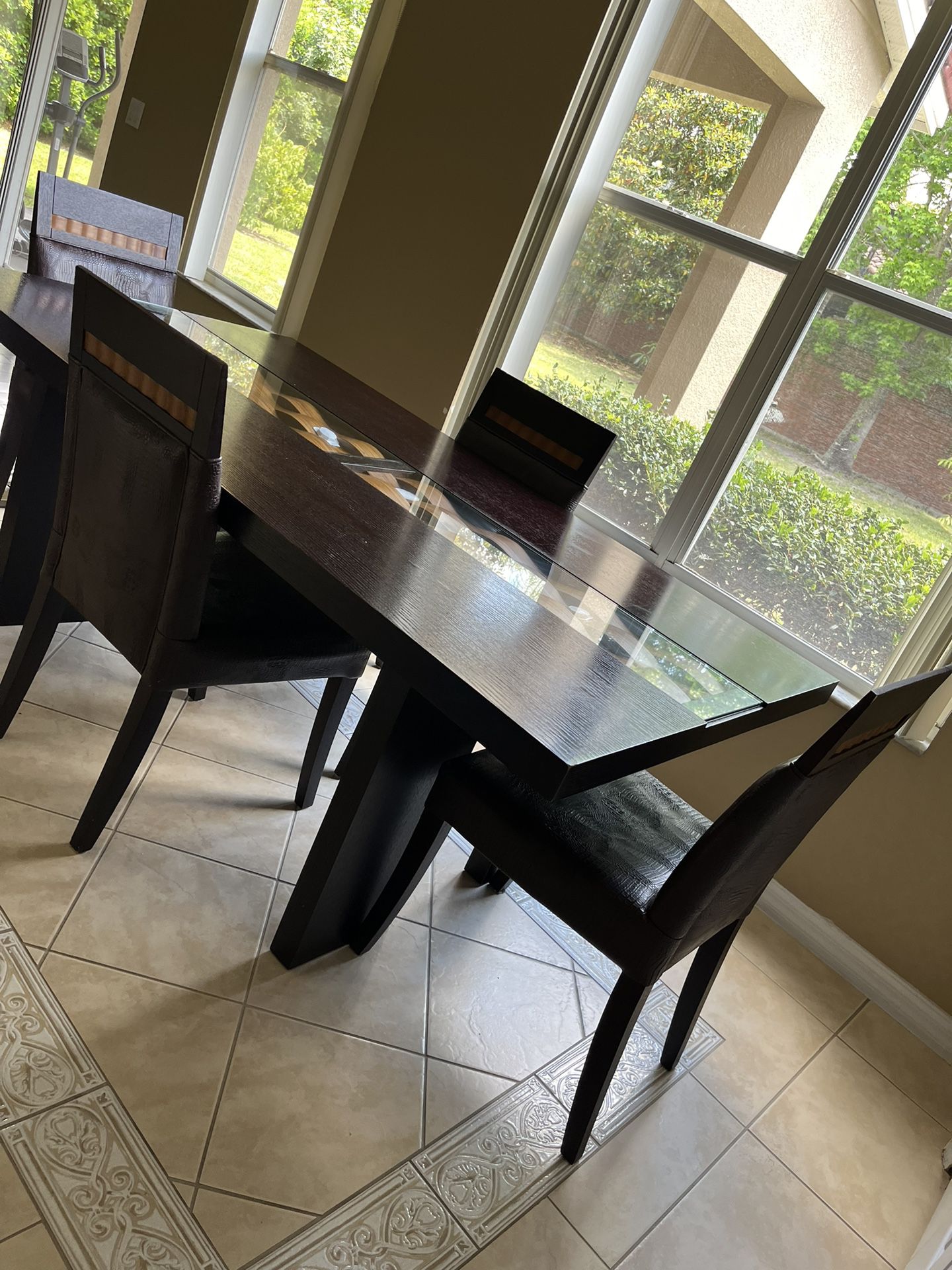 Beautiful Dining Table With 6 Chairs OBO 