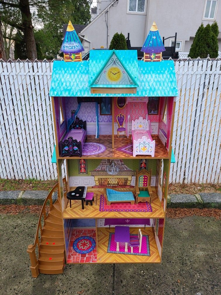 Disney Frozen Doll house