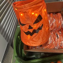 Halloween trick-or-treating bags with 3 different light patter