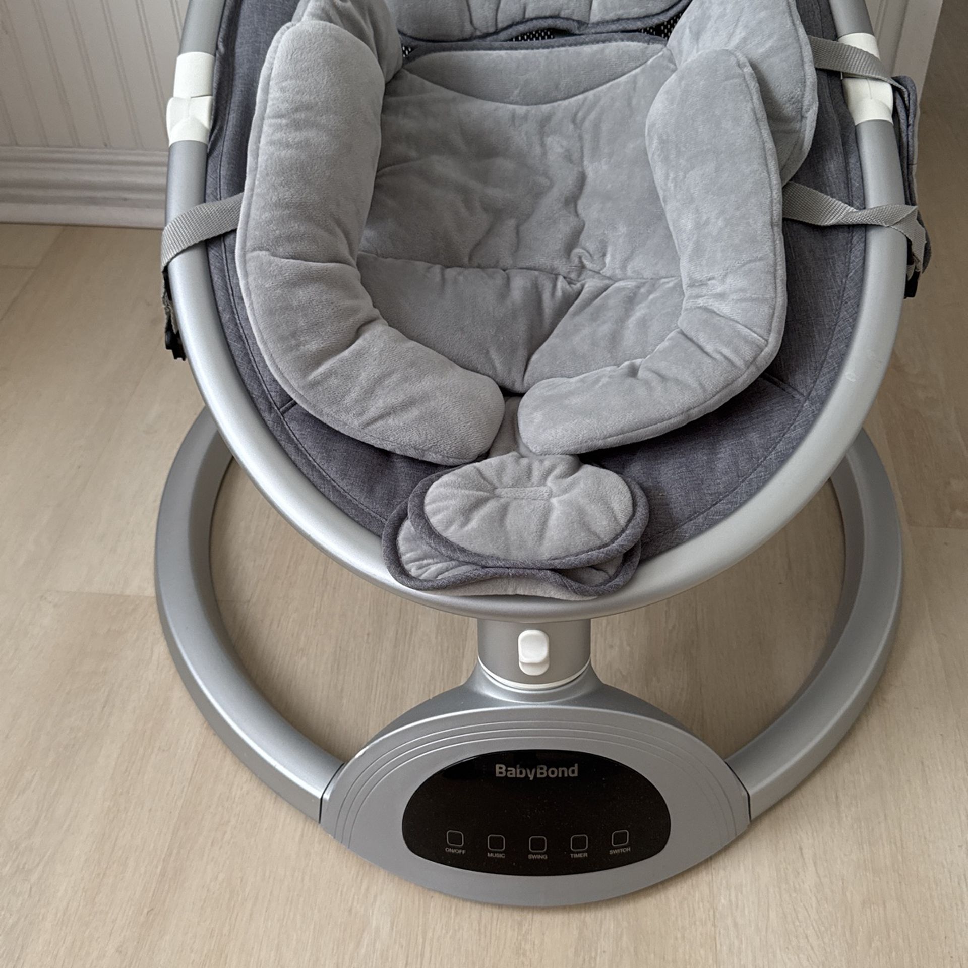 Baby Bond Swivel Chair