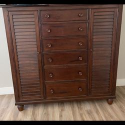 Dresser/Armoire